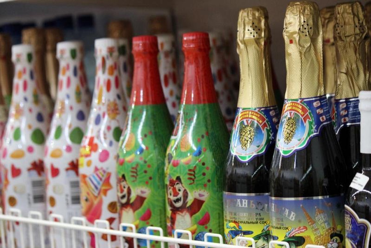 В нескольких регионах России могут запретить продажу детского шампанского