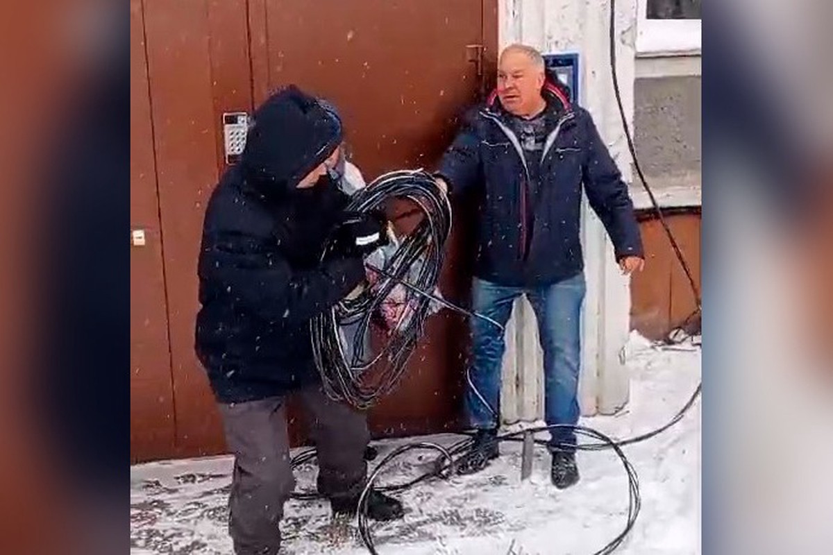 Эксперт высказался о конфликте пенсионеров с коммунальщиками в Хабаровском крае из-за силового кабеля 
