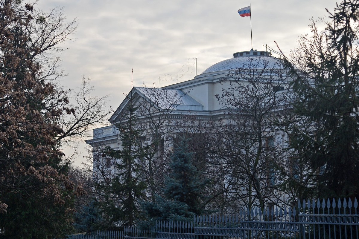 В Госдуме пообещали зеркальный ответ в случае закрытия всех консульств России в Польше
