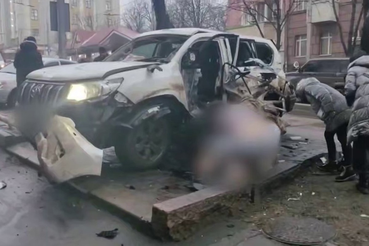 В центре Донецка взорвался автомобиль, пострадали два человека