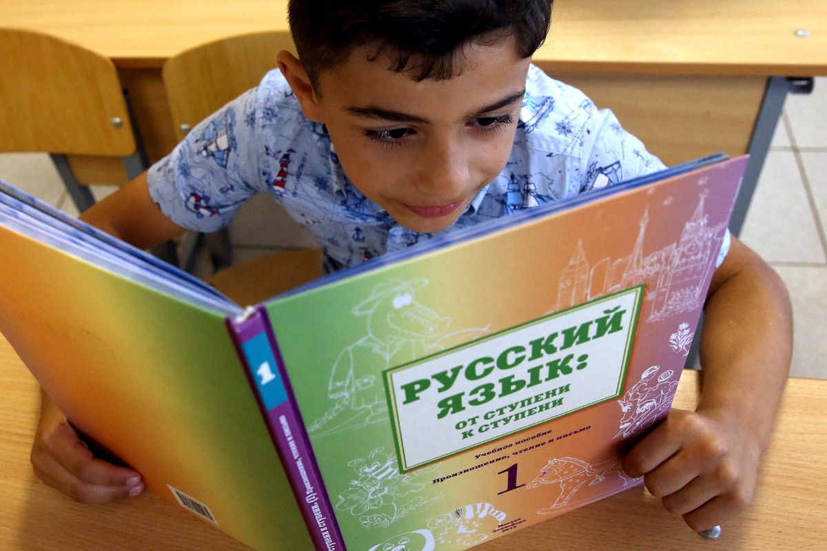 Володин: 41% детей мигрантов плохо знают русский язык