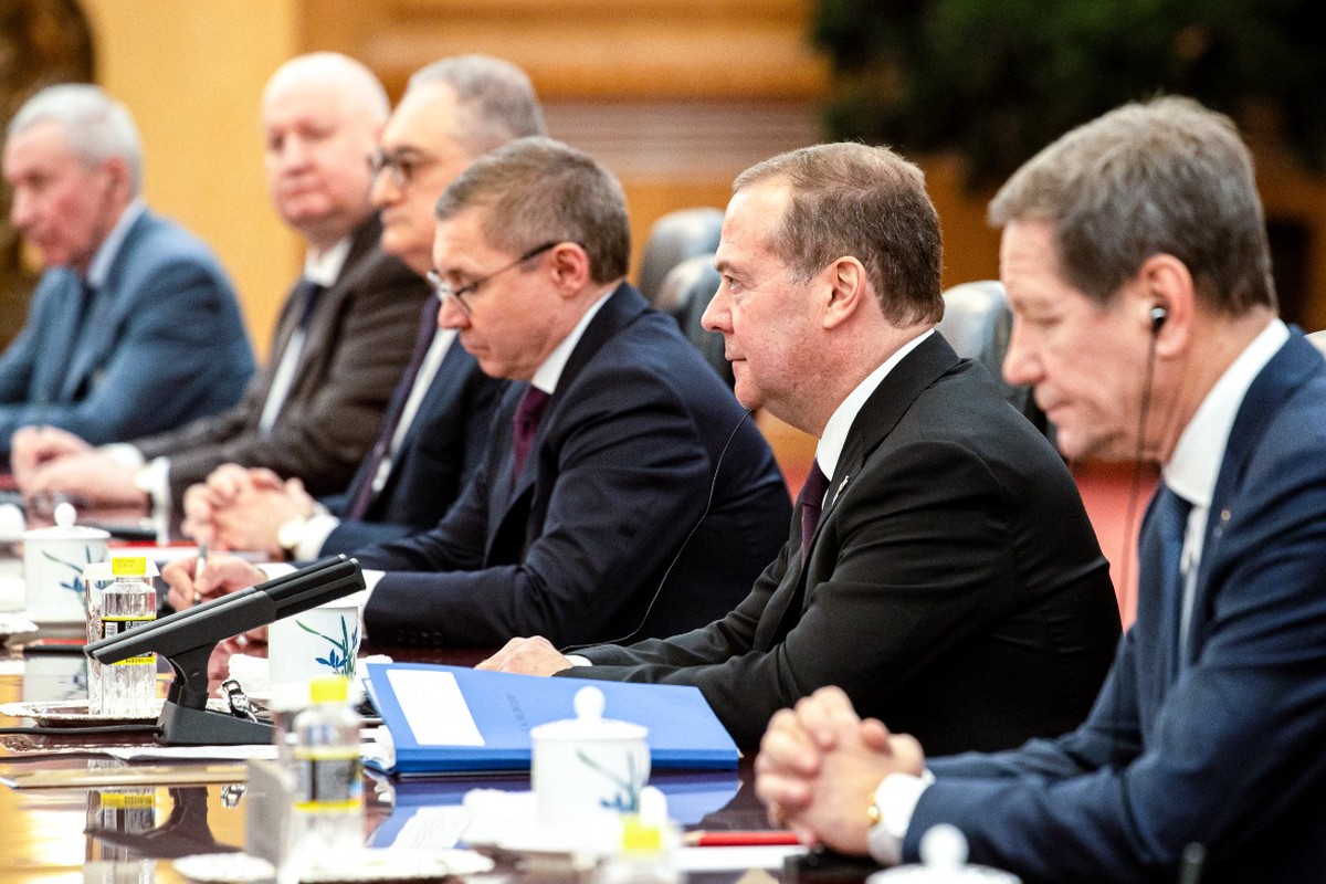 Медведев: Россия готова к переговорам с Украиной при понимании Киевом реалий