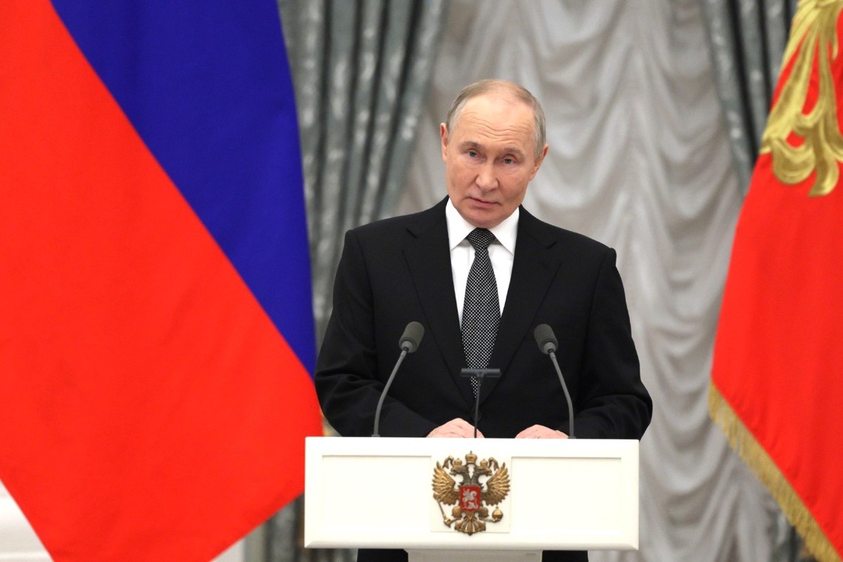 Путин вручил госнаграды Героям России в Кремле