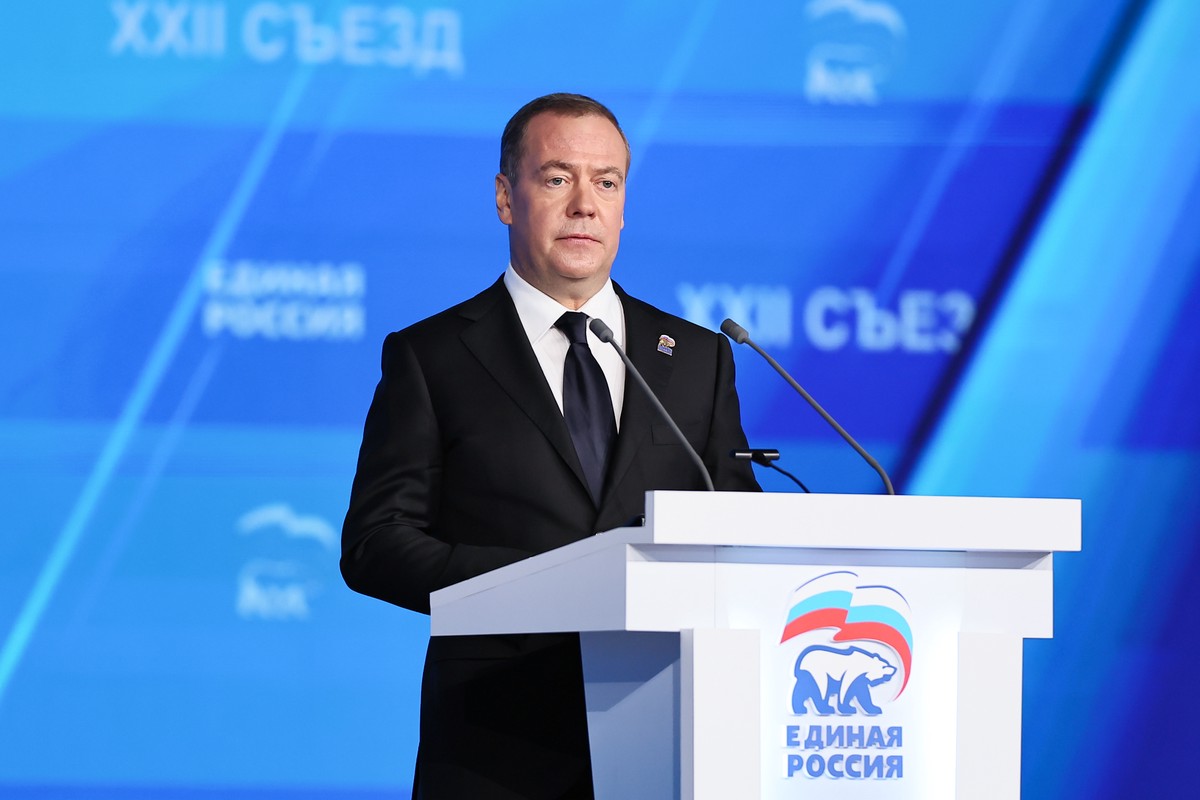 Медведев допустил присоединение новых регионов к России