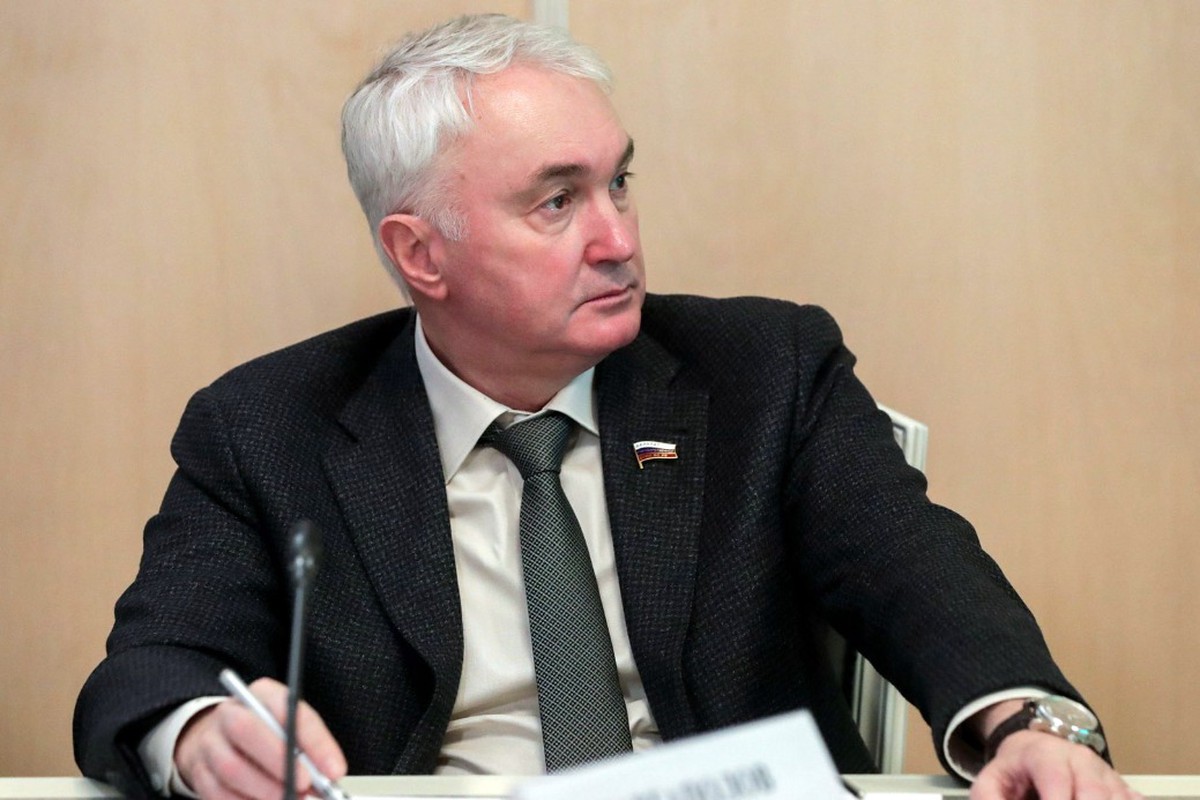 Baza: В Москве неизвестный сообщил о бомбе в машине Картаполова