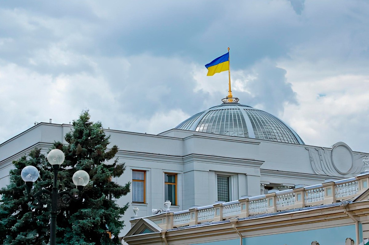 Верховная рада опустела из-за угроз депутатам