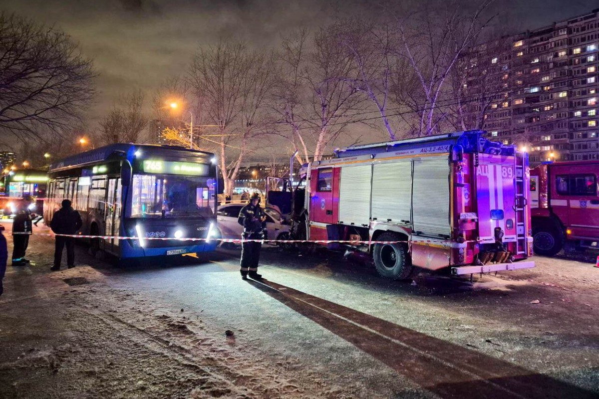 Массовое ДТП произошло на юге Москвы, пострадали 10 человек