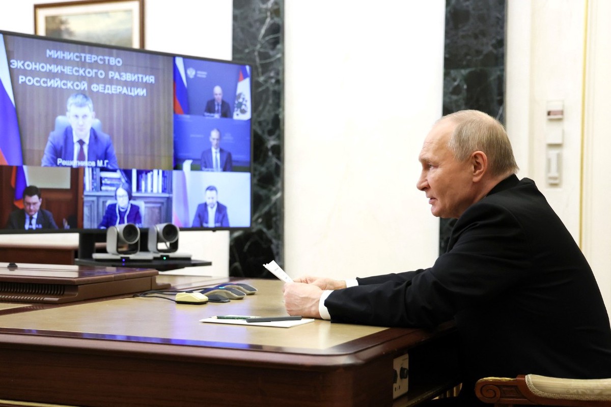 Путин предложил вынести на обсуждение вопрос субсидирования кредитов