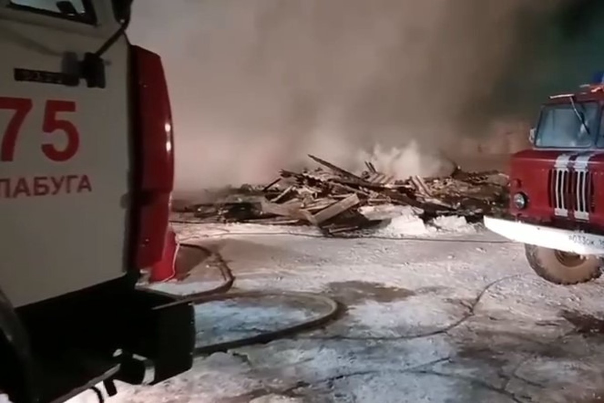 В Татарстане при пожаре в бараке погибли шесть человек