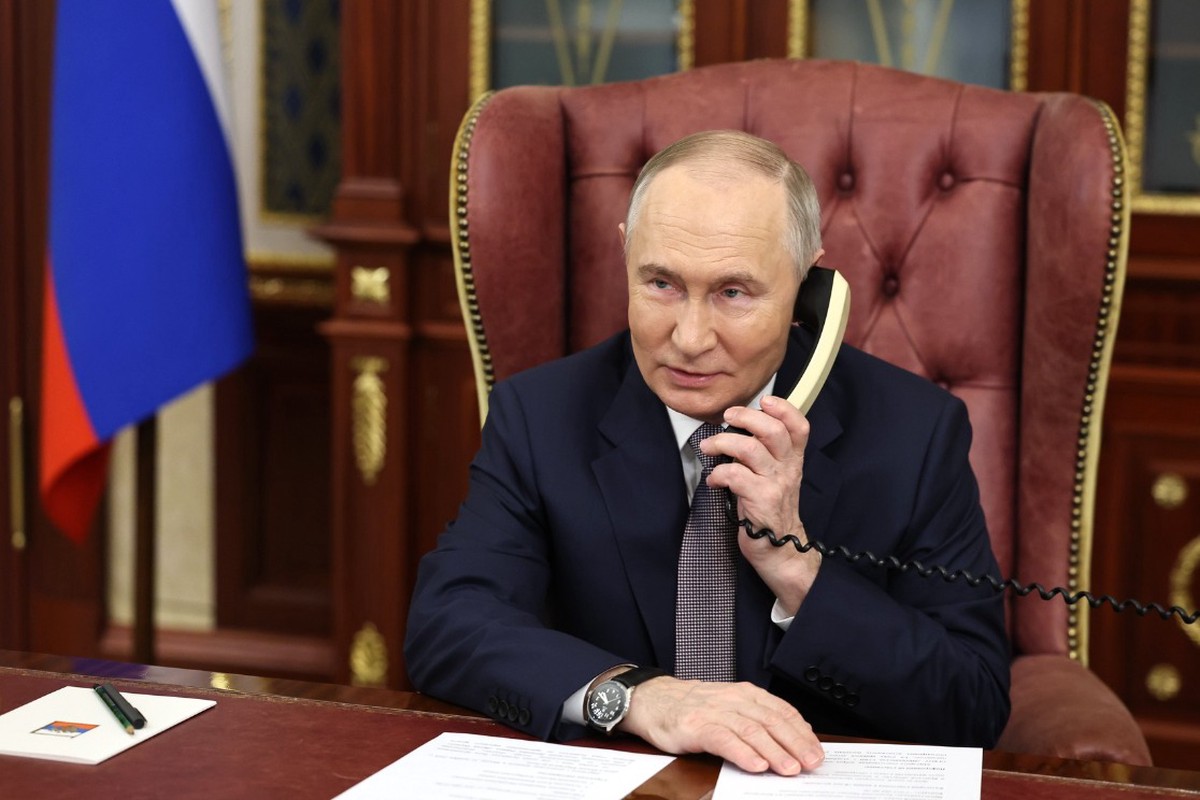 Путин по телефону поздравил командиров с освобождением Курской области
