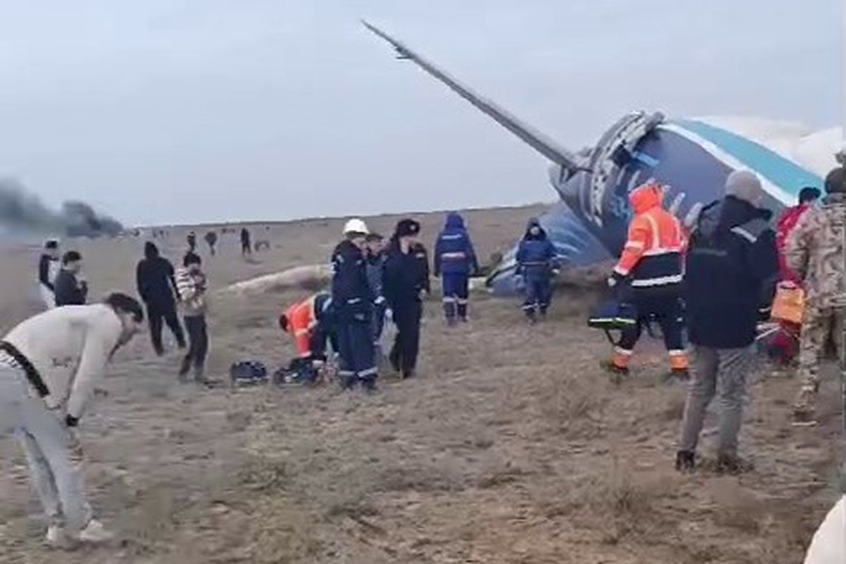На борту разбившегося в Казахстане самолёта находились 16 россиян
