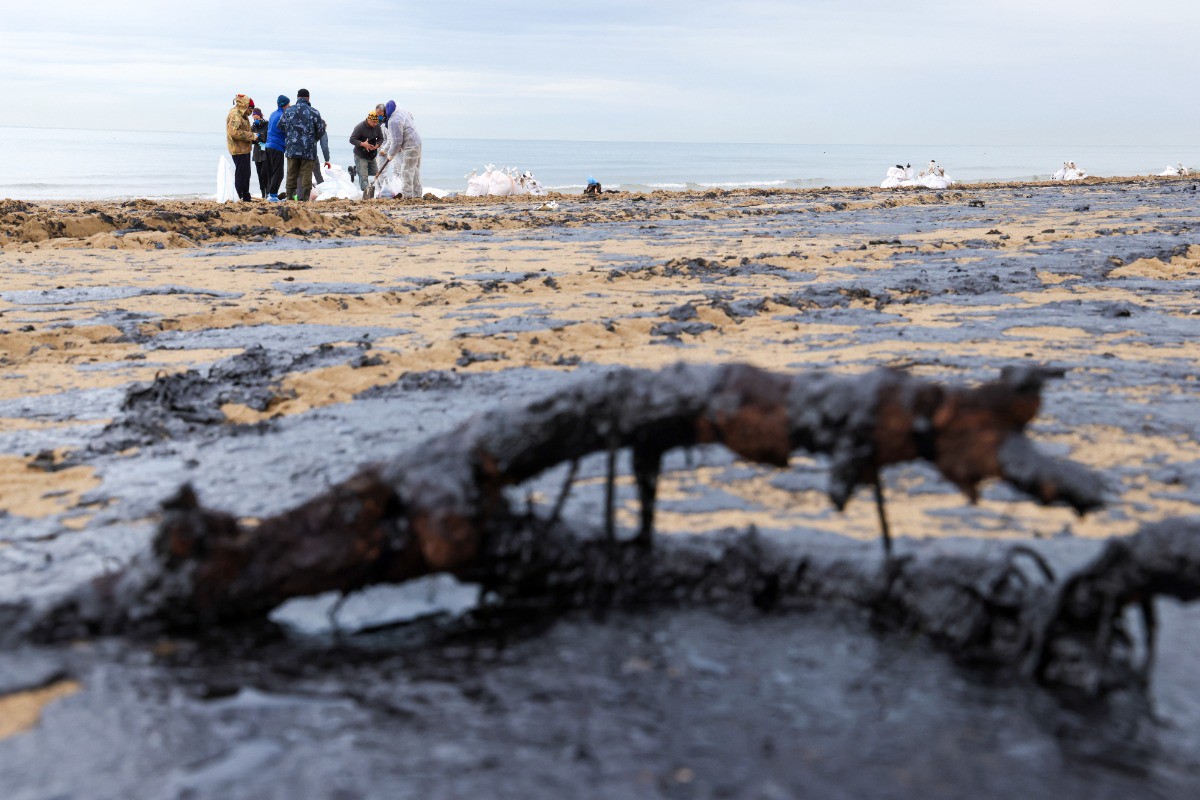 Разлив мазута в Чёрном море признали ЧС федерального уровня