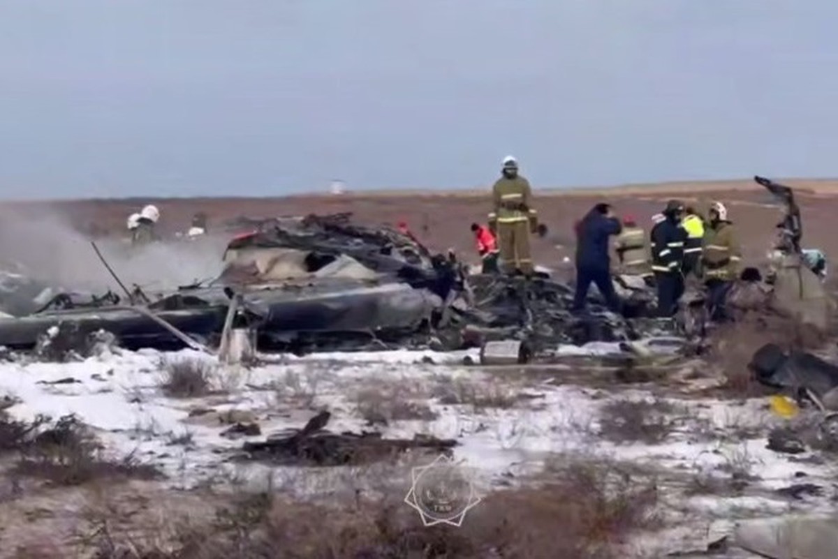 В Казахстане заявили, что упавший самолёт получил повреждения за пределами страны