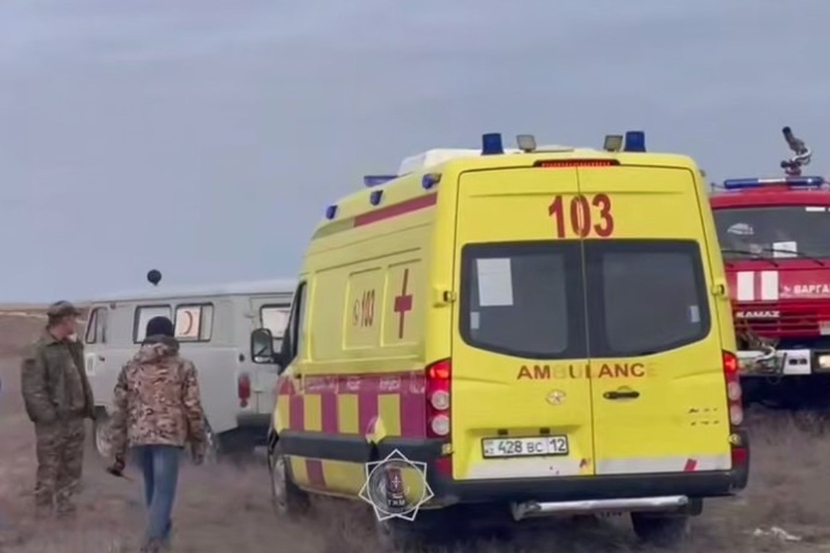 Дядя выжившего в авиакатастрофе под Актау рассказал о состоянии племянника