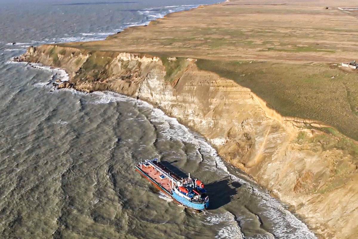 Эколог объяснил, почему разлив мазута в Чёрном море не является основанием для прекращения использования всех старых танкеров