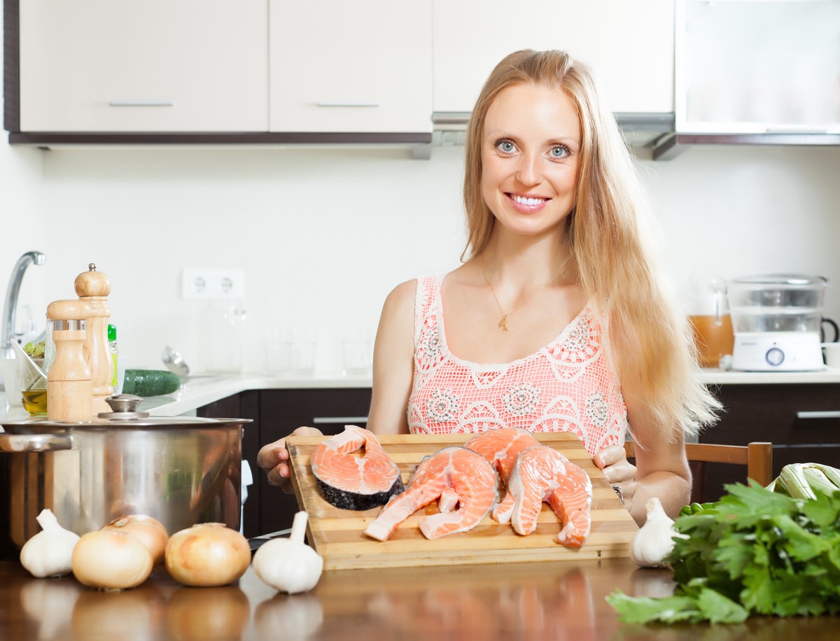 Раскрыт рецепт вкусного и полезного рулета из кабачков с лососем
