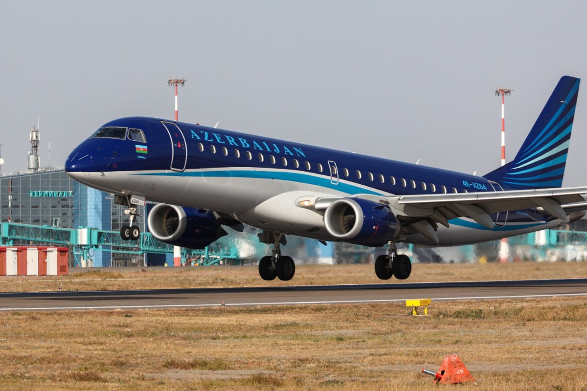 Azerbaijan Airlines приостанавливает полёты ещё в три города РФ