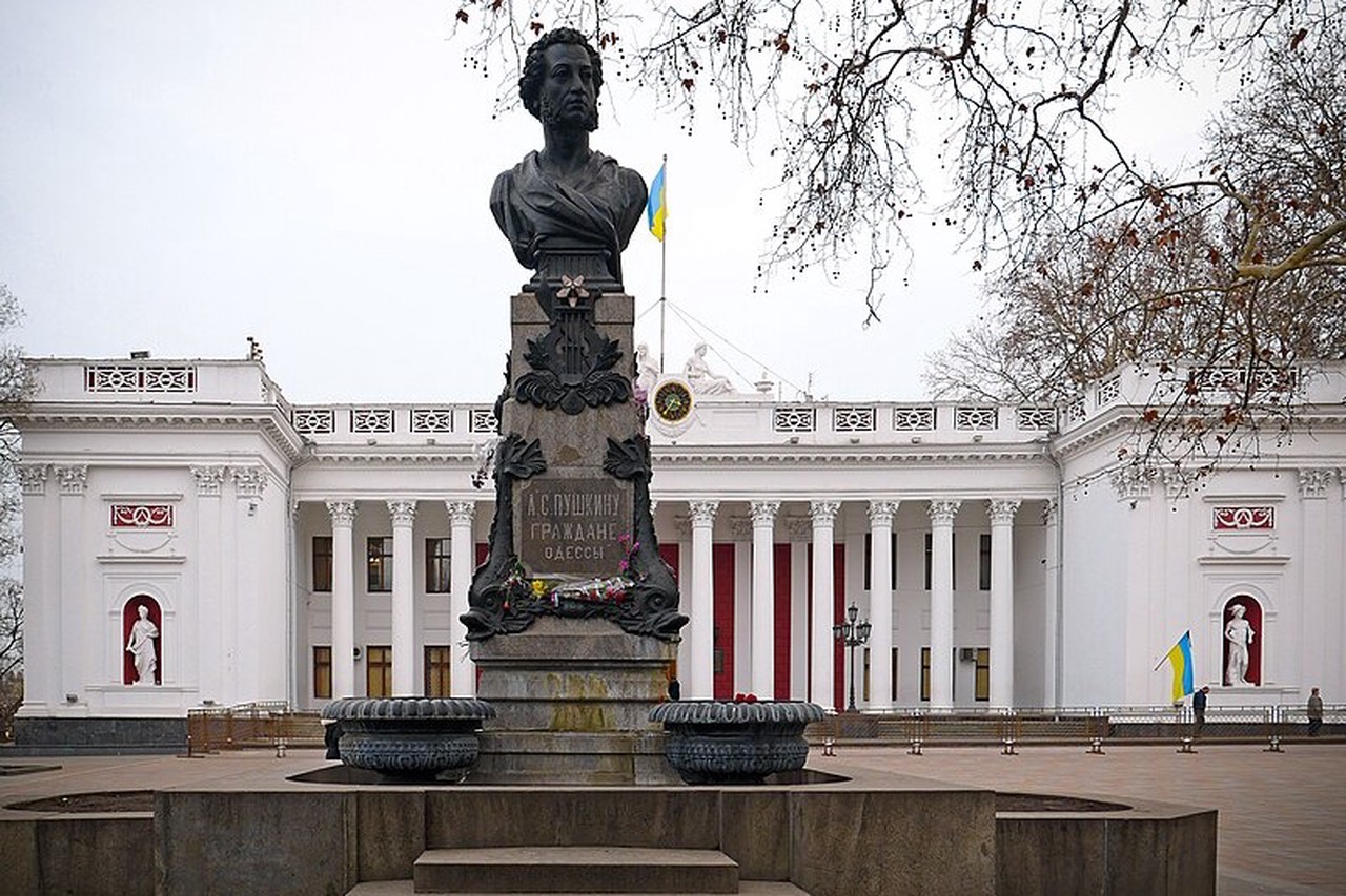 Журналист Боуз заявил, что украинцы сносят памятники из-за страха