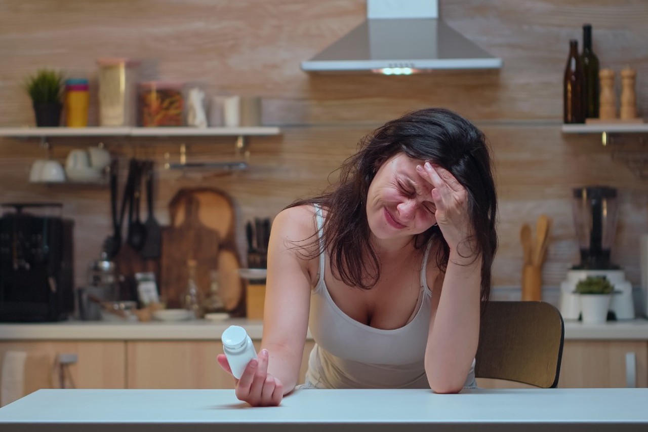 Не просто головная боль: как магнитные бури влияют на здоровье