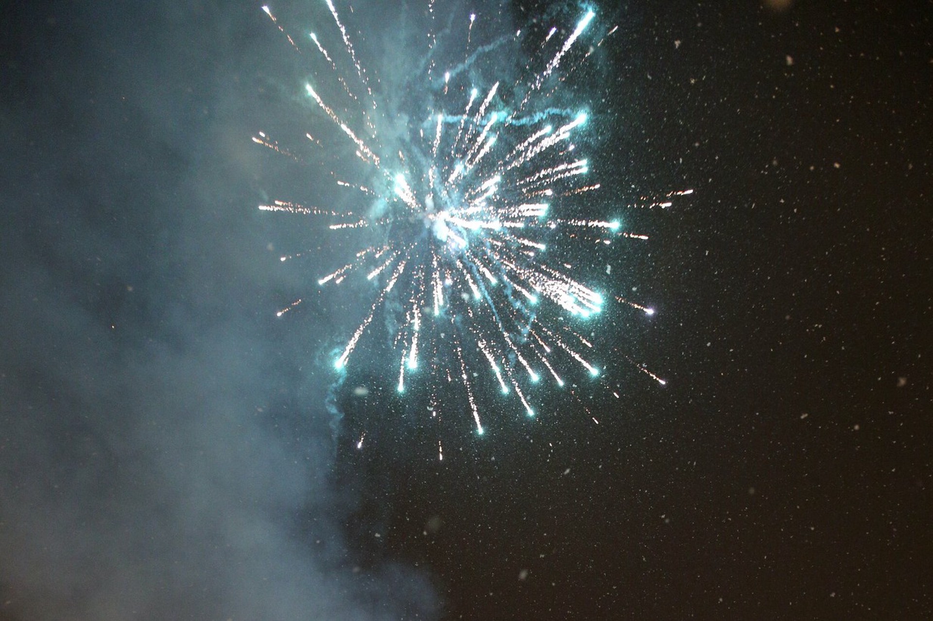 Пуск салютов на Новый год может обернуться для россиян крупным штрафом