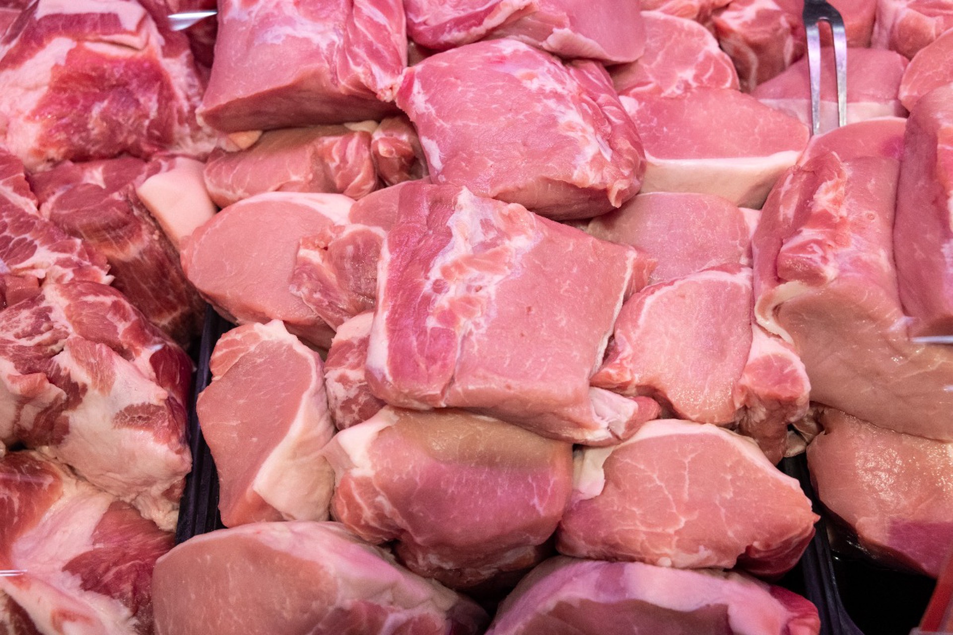 Стало известно, как отличить напичканное химией мясо