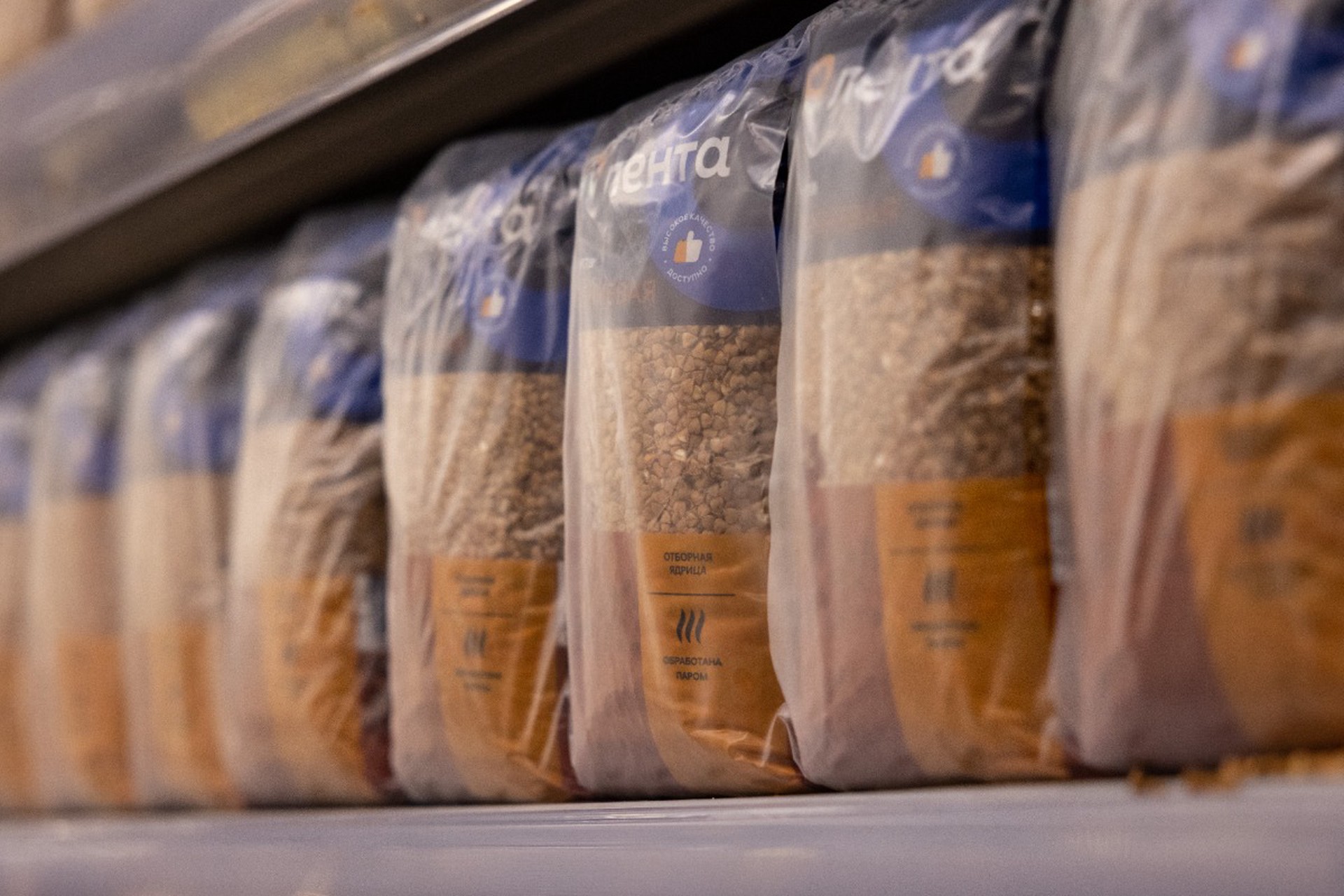 Гречка и рис пропали с полок магазинов на Украине