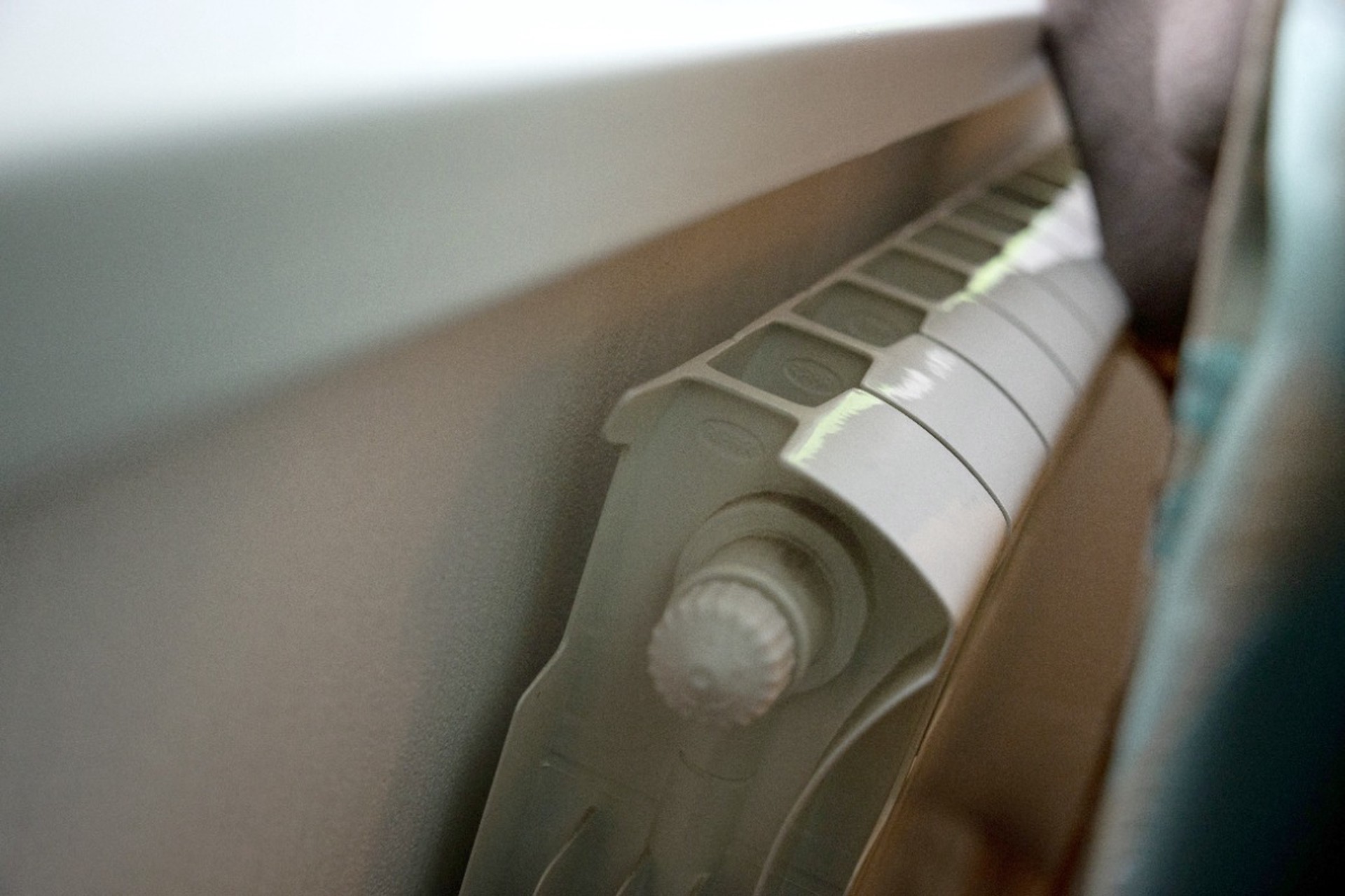 Эксперт в сфере ЖКХ рассказал, сколько можно получить с УК за слишком горячие батареи