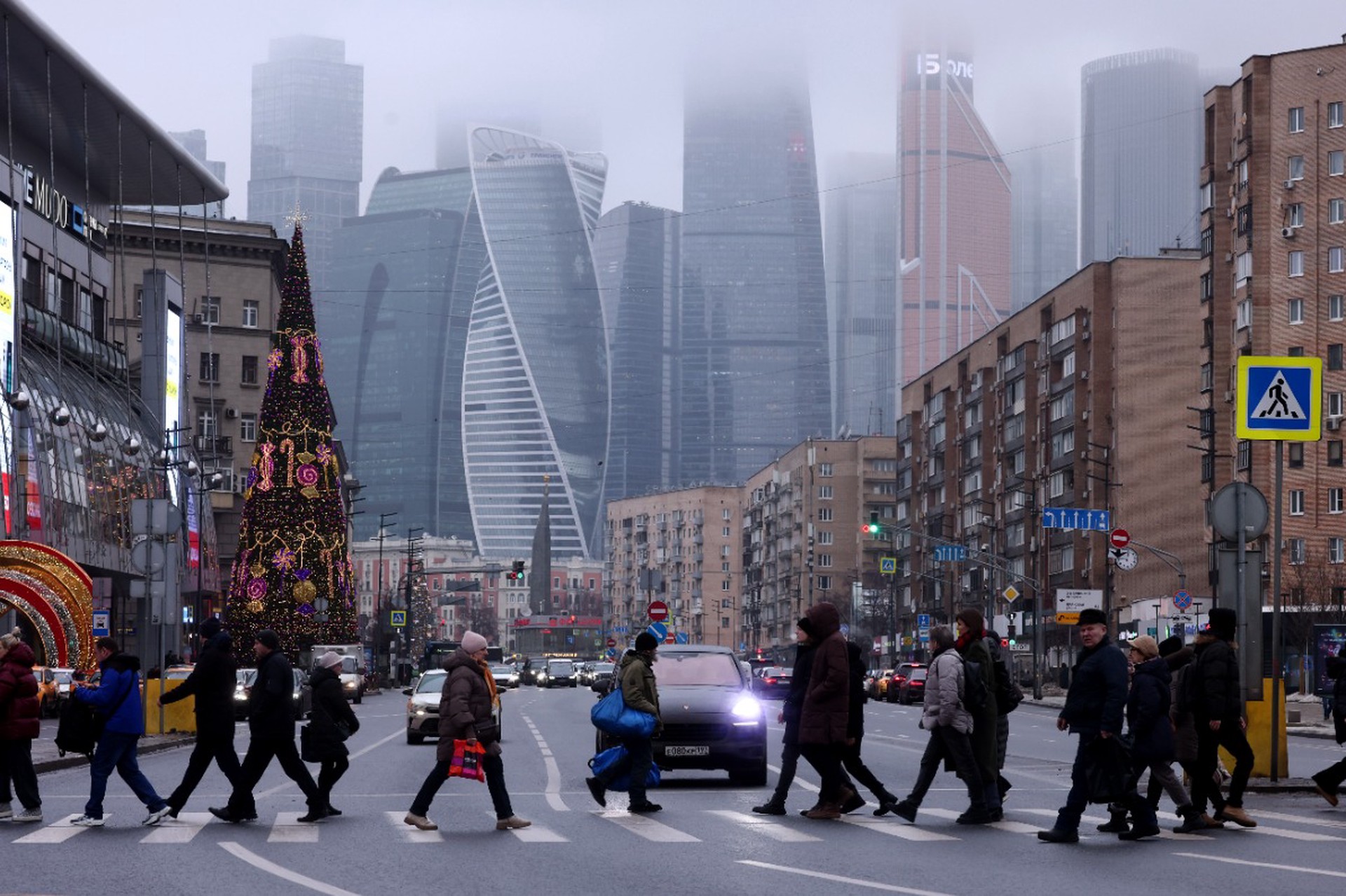 О глобальной демографической катастрофе заявили в Администрации Президента РФ