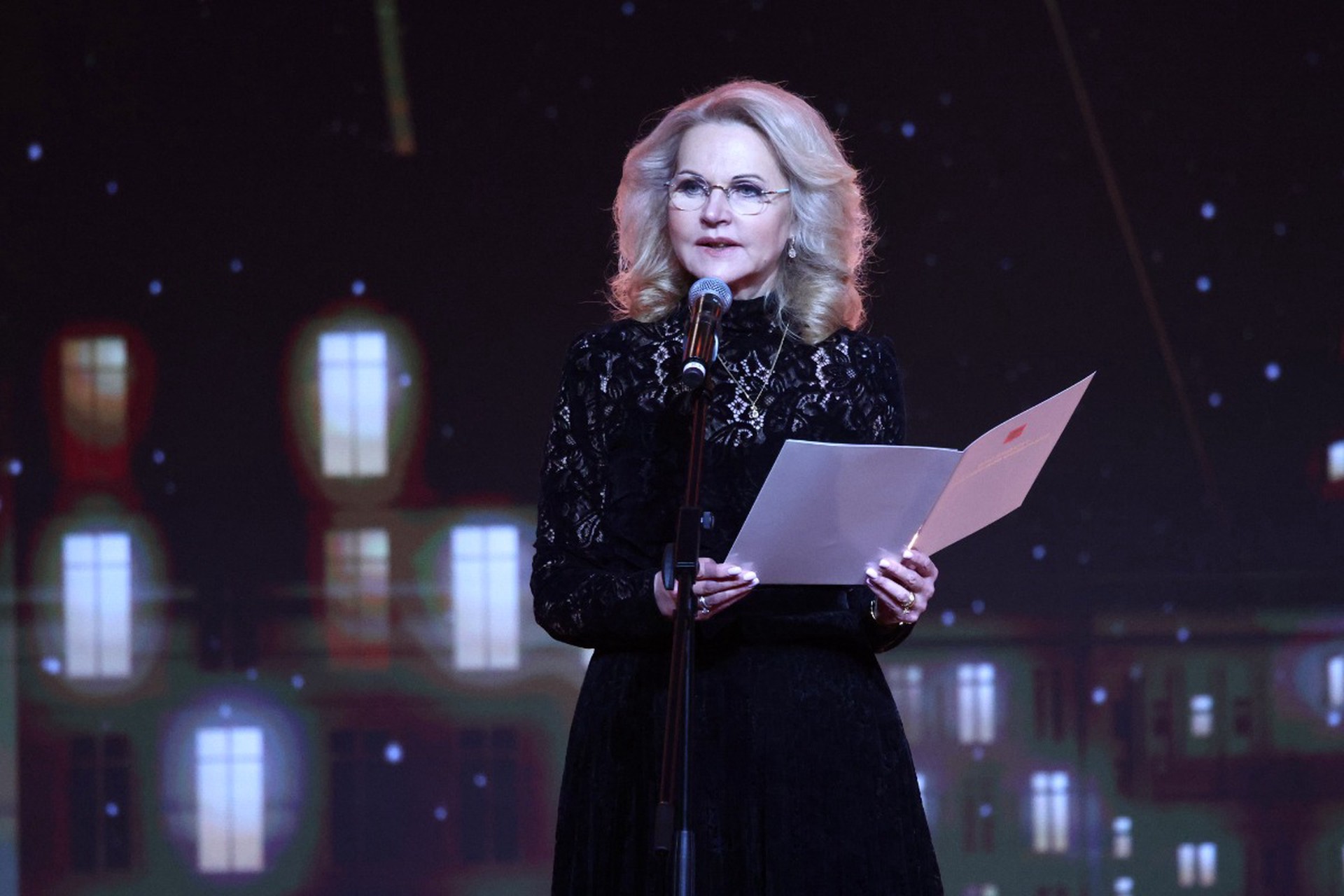 Голикова назвала неправильной идею платить зарплату за воспитание детей