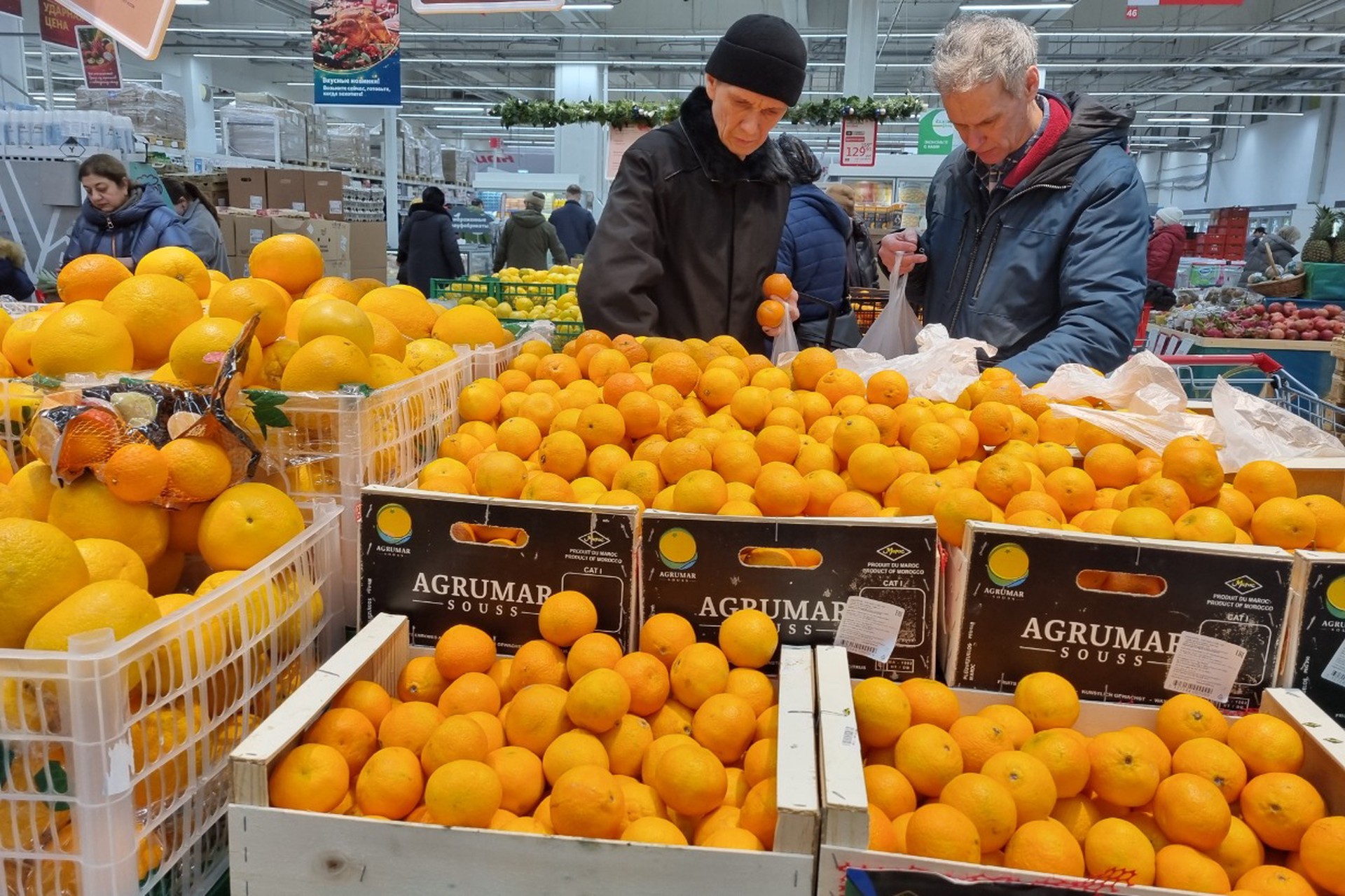 Идею ограничения цен на продукты в Новый год оценил экономист