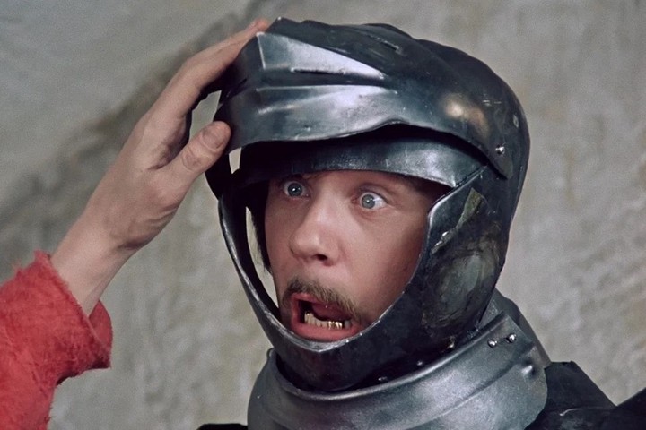 <p class="MsoNormal" style="line-height: 150%;"><span style="font-size: 14.0pt; line-height: 150%; font-family: 'Times New Roman',serif; color: #222222; background: white;">В фильме &laquo;Иван Васильевич меняет профессию&raquo; есть сцена, где жулик Жорж Милославский танцует с пачкой сигарет в руках. Что это были за сигареты? </span></p>