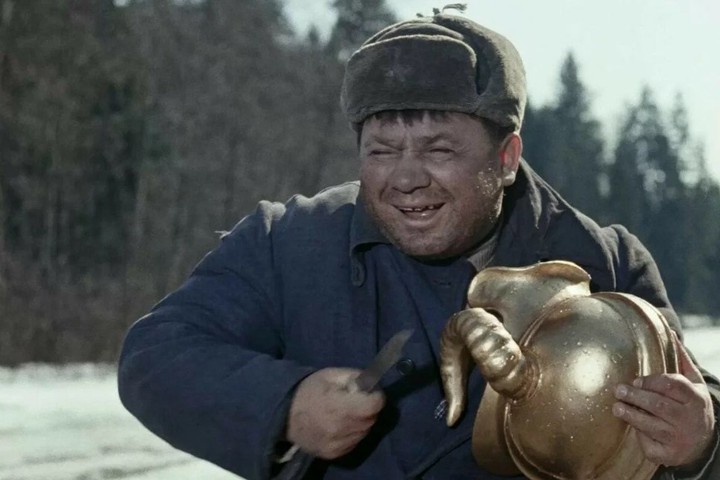 <p class="MsoNormal" style="line-height: 150%;"><span style="font-size: 14.0pt; line-height: 150%; font-family: 'Times New Roman',serif;">Какой герой известного новогоднего фильма говорит следующую фразу: &laquo;Кто ж его посадит, он же памятник!&raquo;?</span></p>