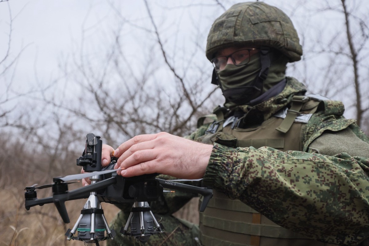 Минобороны: ВС России уничтожили бронемашину и живую силу ВСУ FPV-дроном