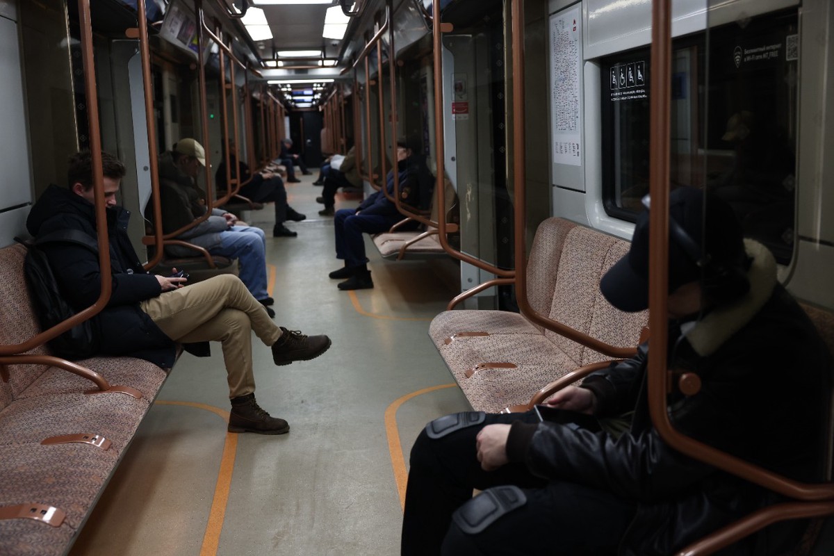 Психолог объяснила, как справиться с панической атакой в метро