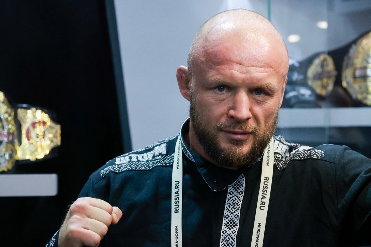 Чемпион Bellator Шлеменко прокомментировал конфликт стюардессы с Нурмагомедовым
