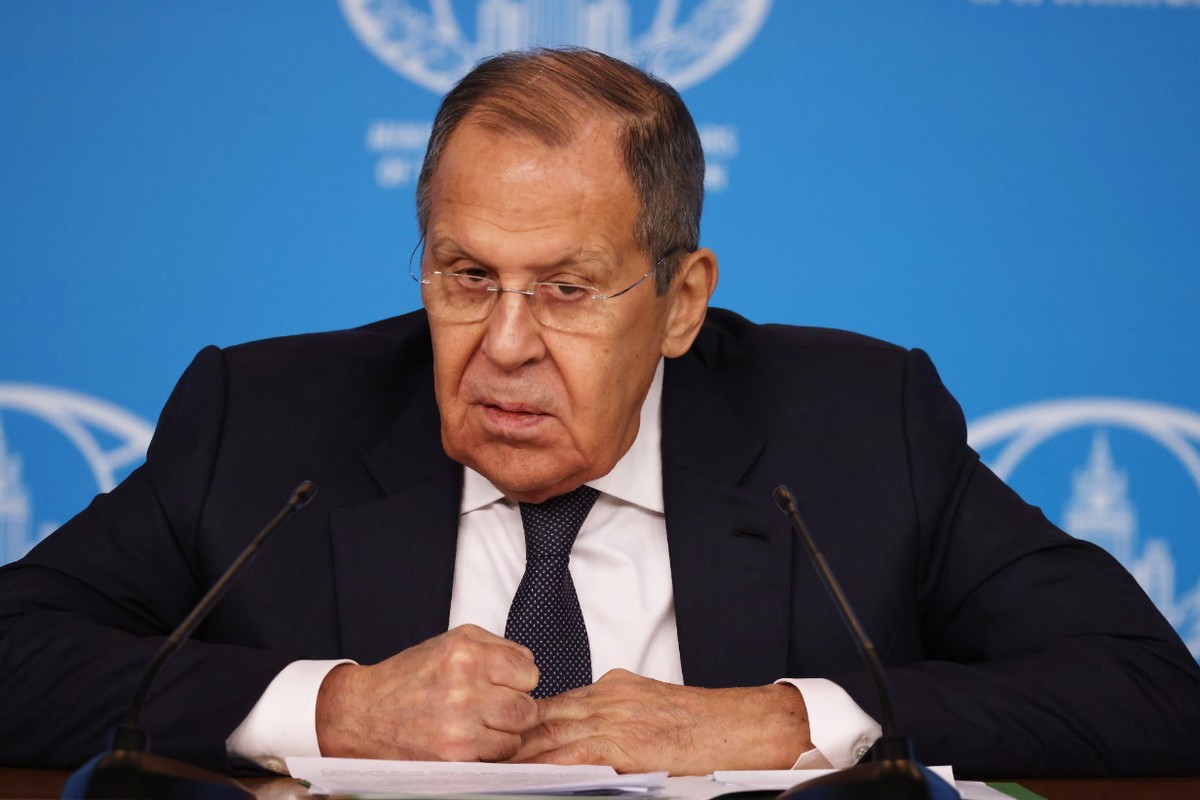 Глава МИД Лавров: Россия не бегает за странами Запада с просьбой снять санкции