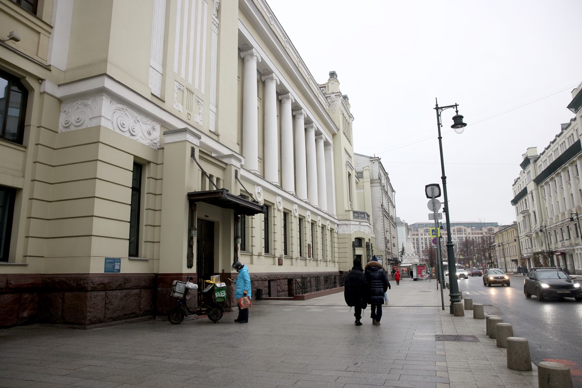 В «Ленкоме» появился пернатый артист