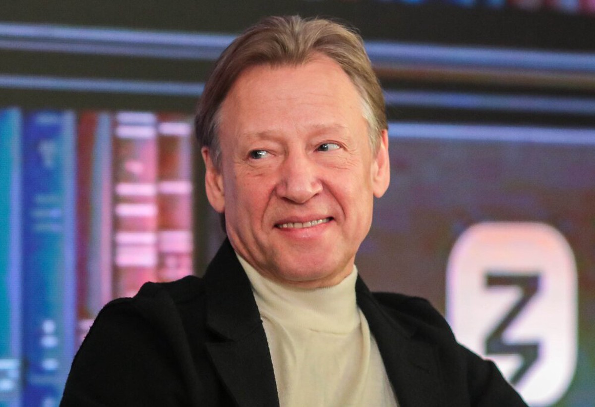 Убежать от Алёши Корсака: чем ещё нас сможет удивить Дмитрий Харатьян