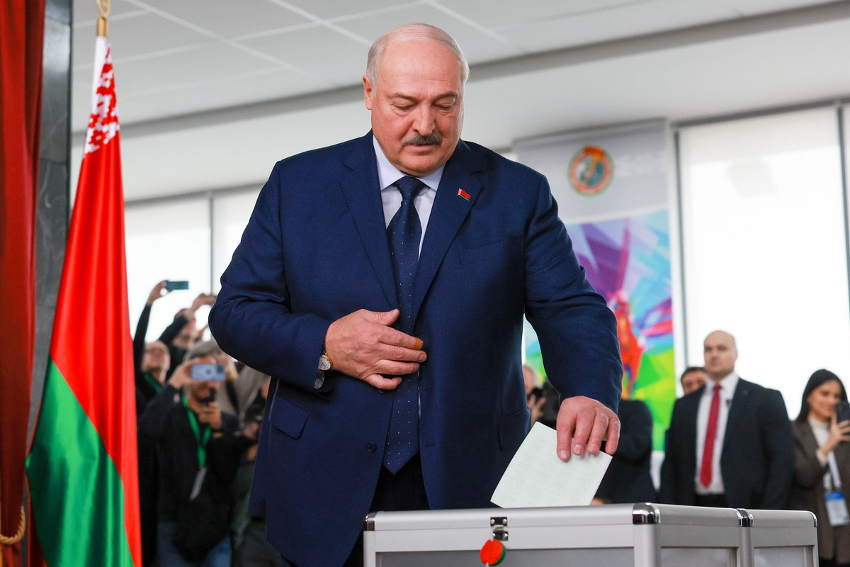 Лукашенко проголосовал на выборах президента Белоруссии