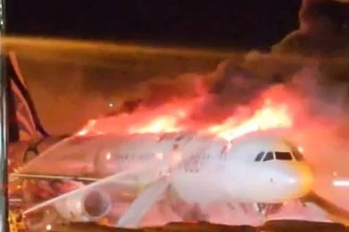 Yonhap News: В аэропорту Южной Кореи загорелся самолёт Air Busan с 169 пассажирами