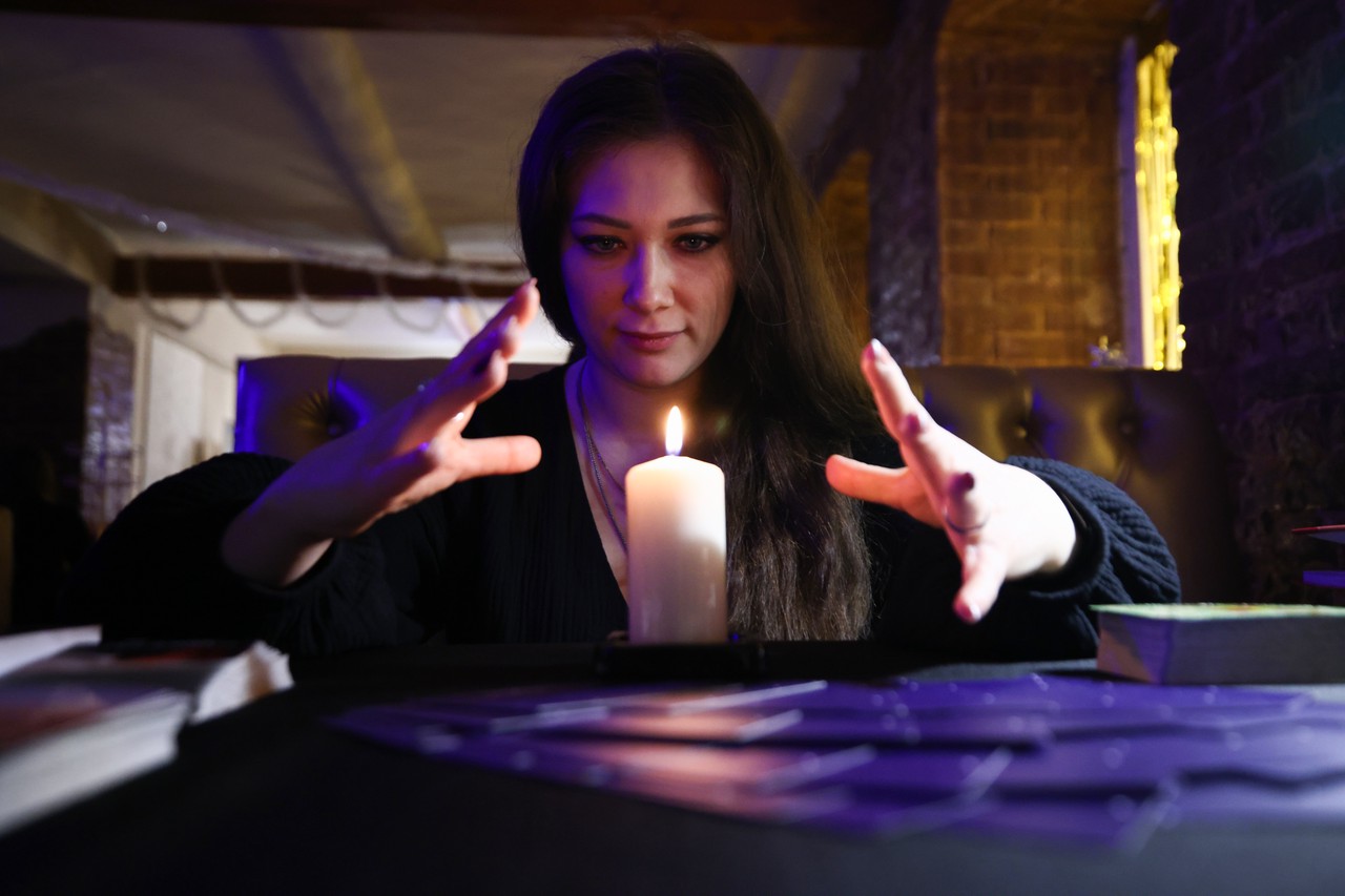 Предновогодние гадания: от советского «хрустального шара» из телевизора до самых жутких деревенских ритуалов