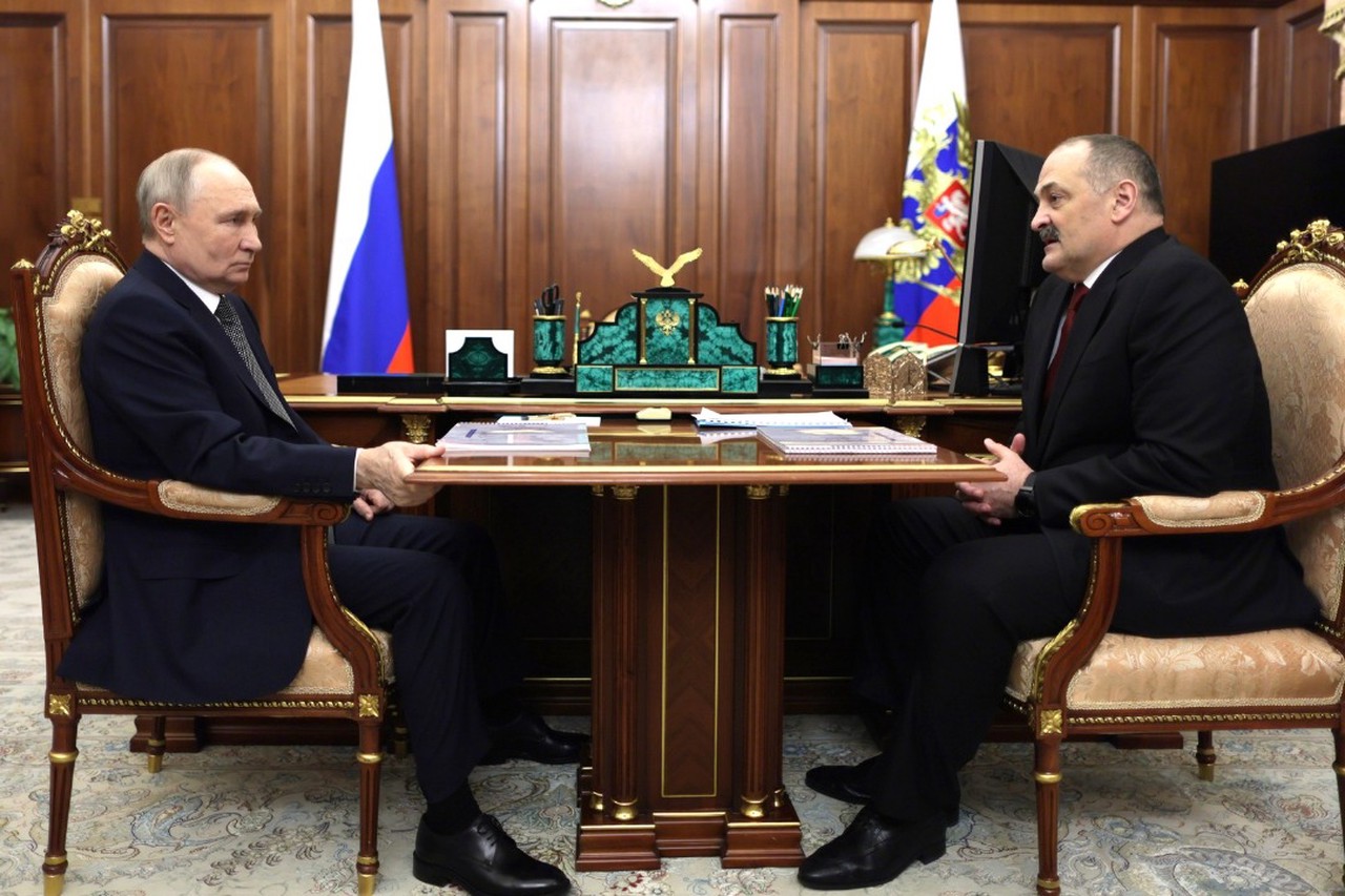 Путин уволил главу Дагестана: связано ли с наводнениями, чем известен Меликов и кем его заменят