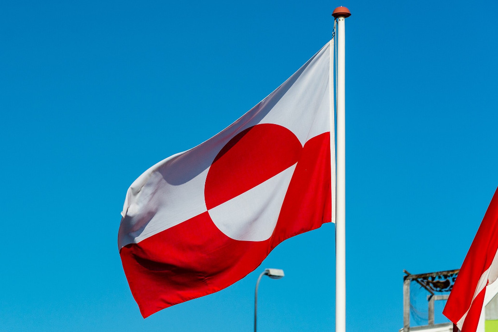 Главное к утру 13 января: Медведев троллит Трампа Гренландией, американцам советуют срочно покинуть Иран, Лобода выступила для русских за границей