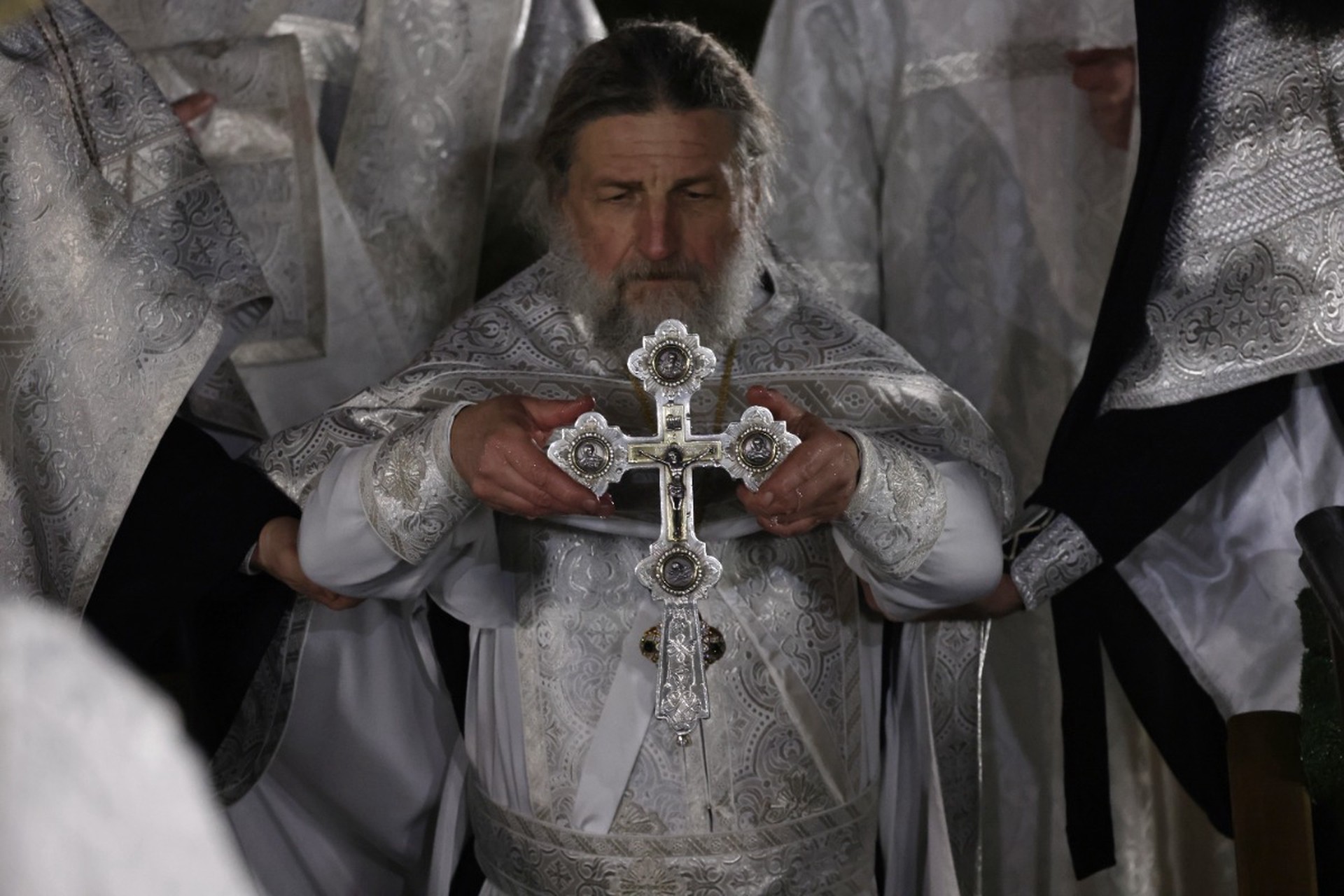 Раскрыта способность крещенской воды долго сохранять свежесть