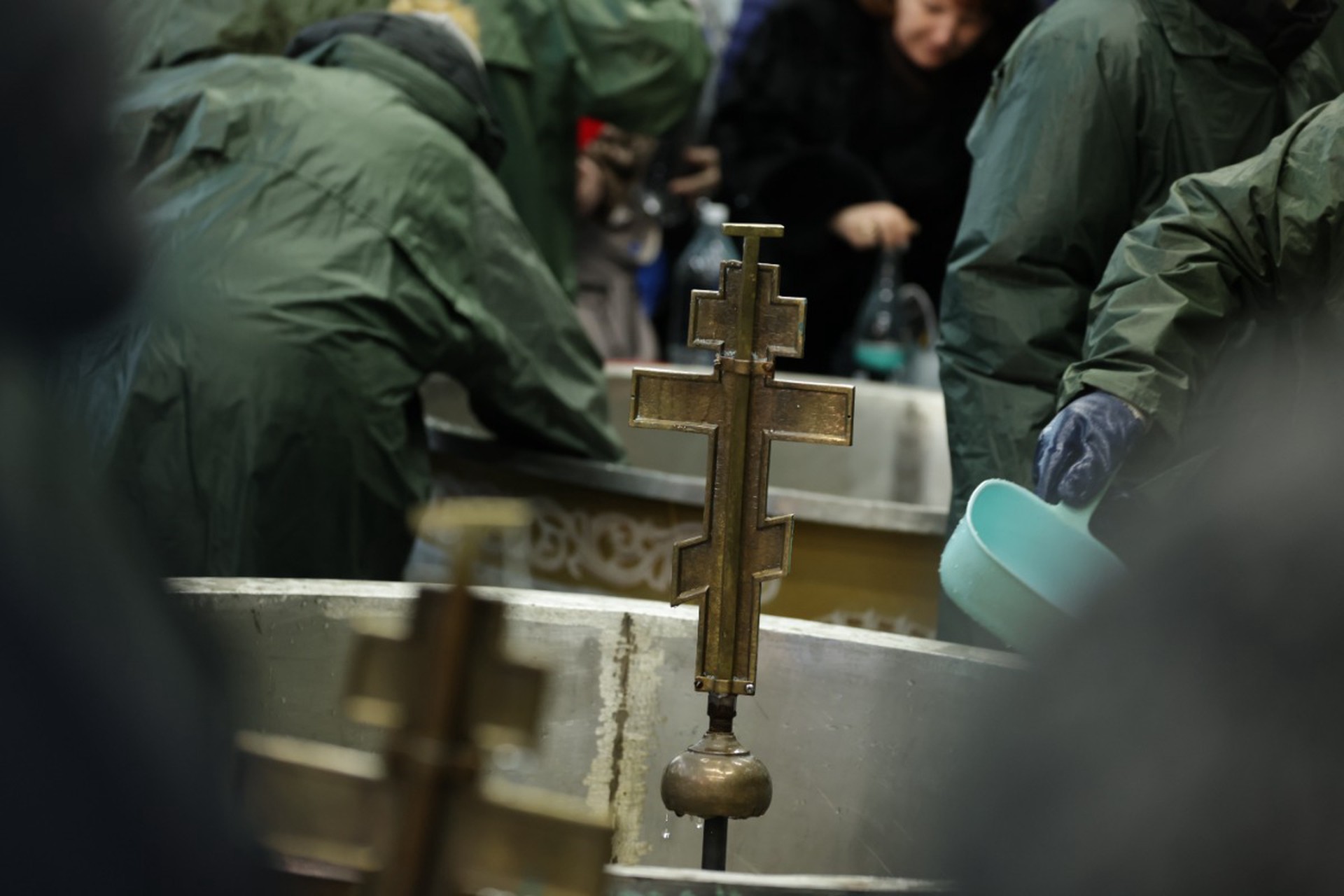 В РПЦ рассказали, как правильно обращаться со святой водой