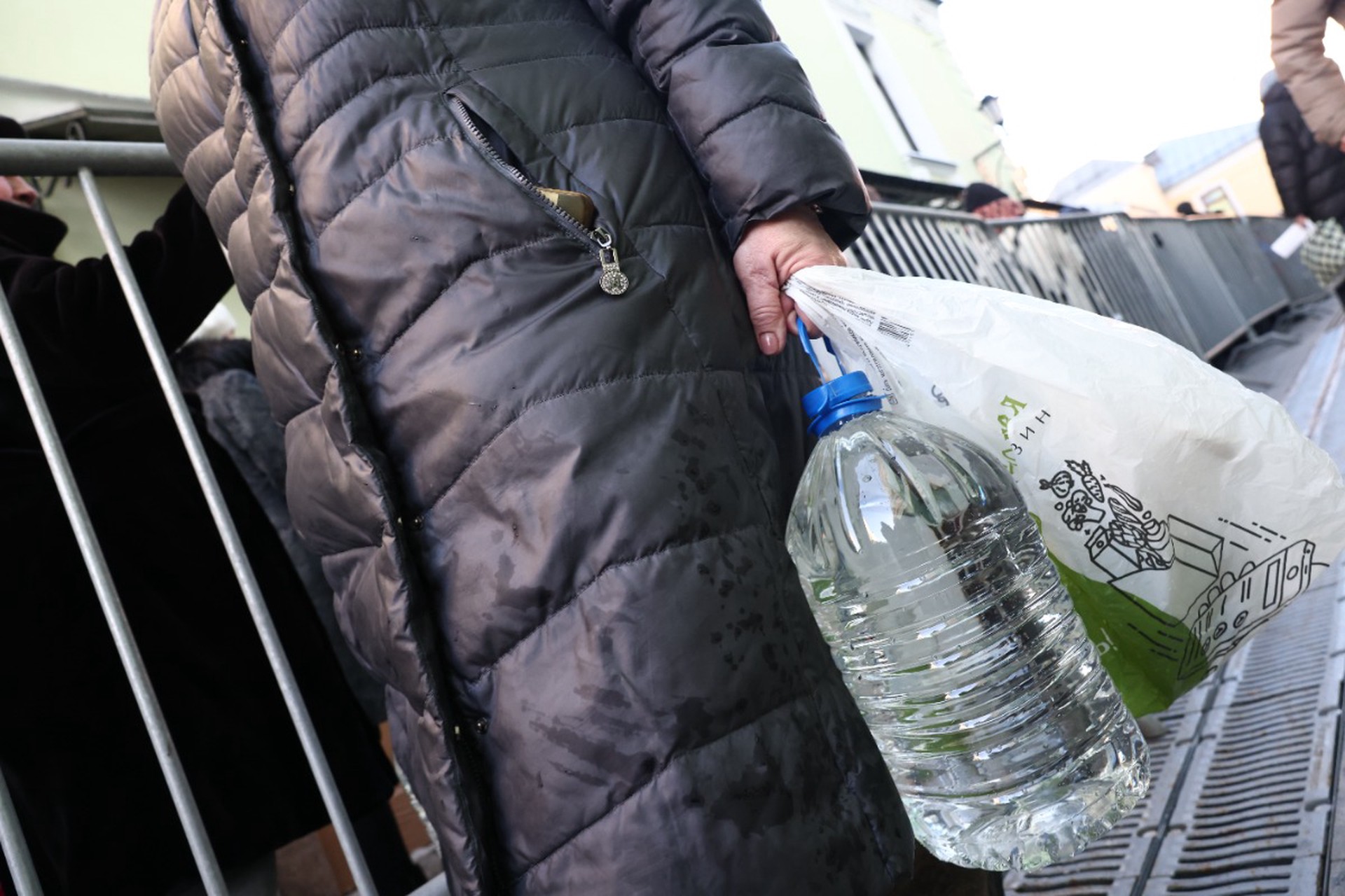 О поддельной святой воде предупредили россиян