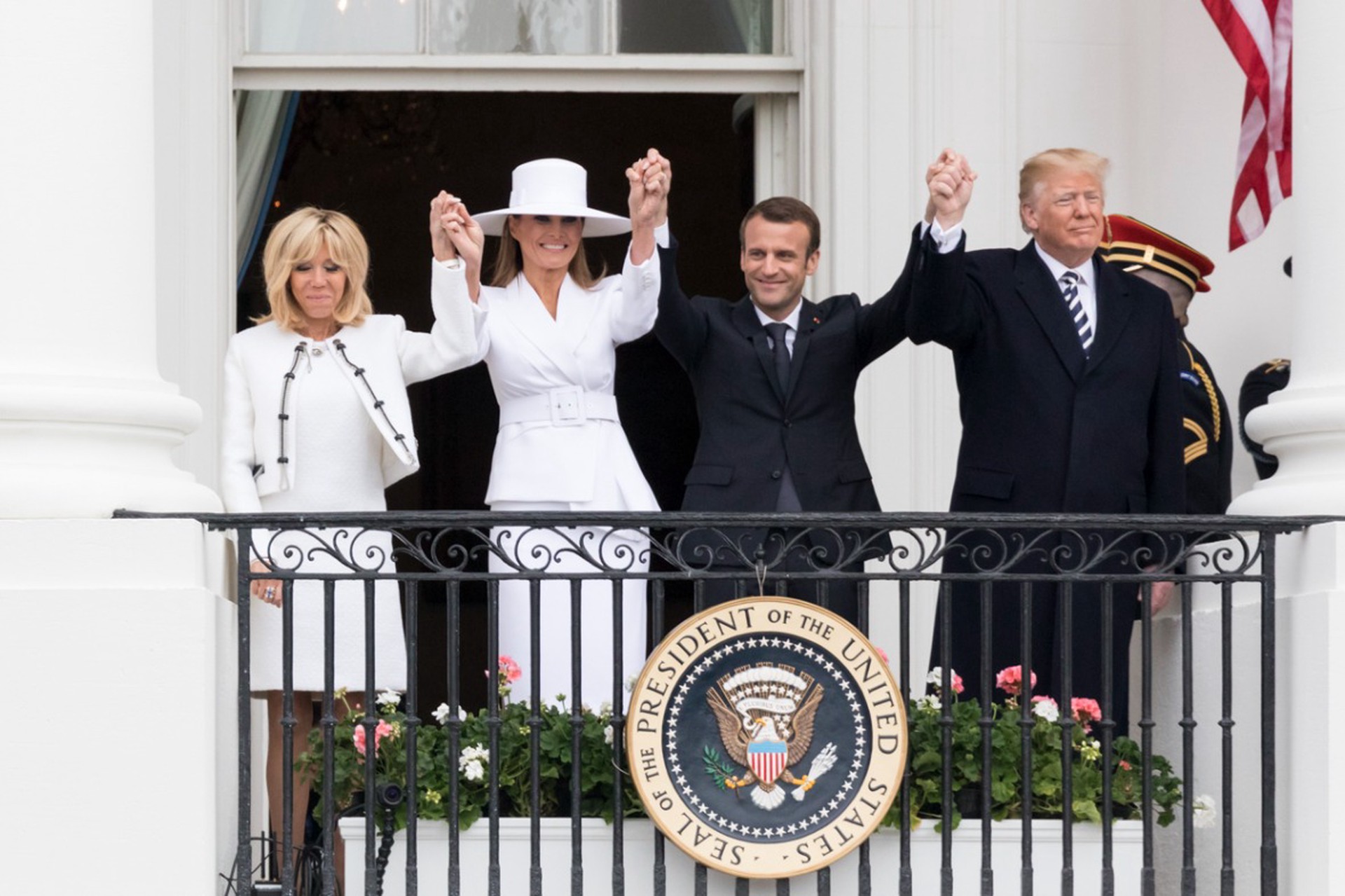 Трамп пошутил, что Макрон еще восстанавливается после удара от жены