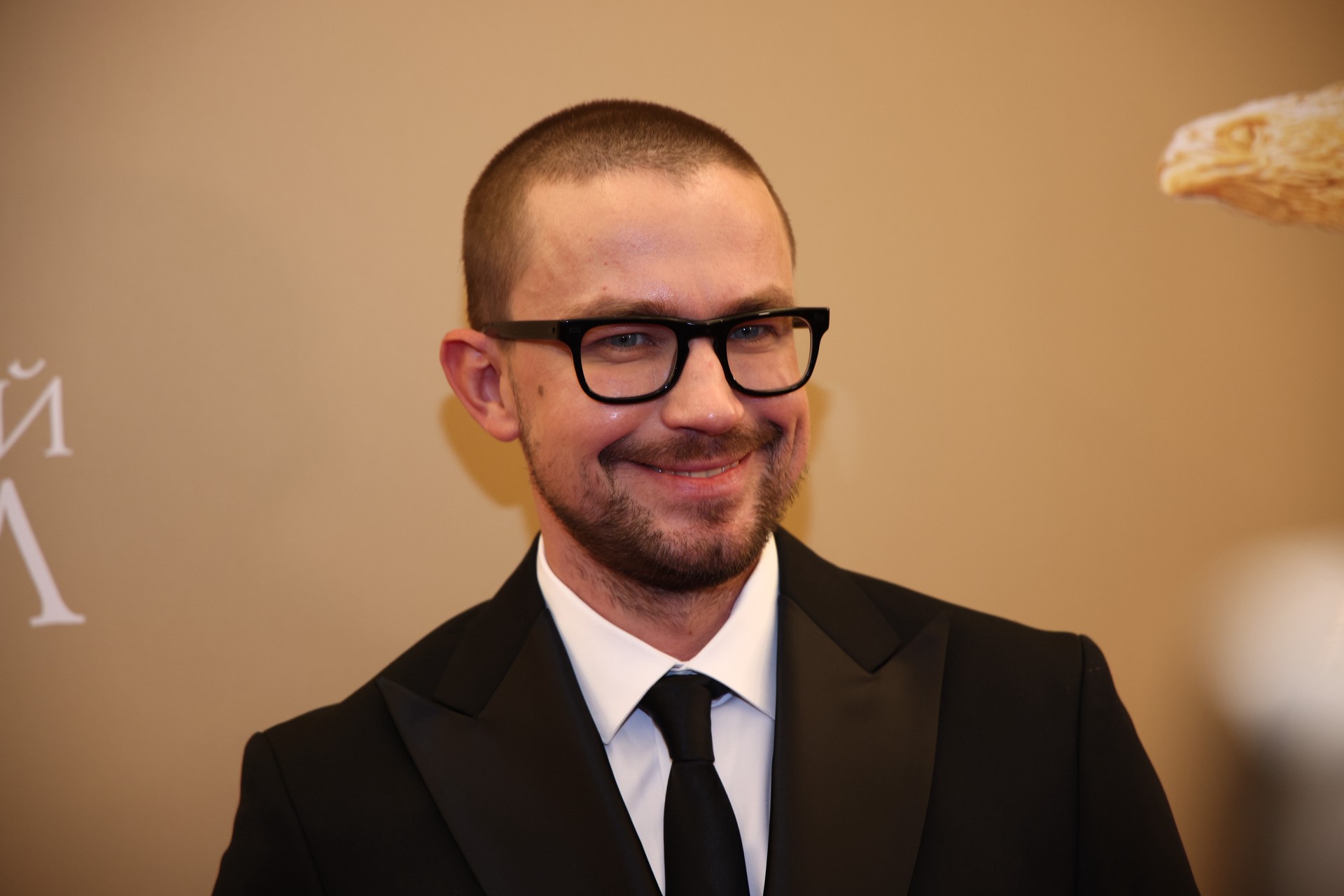 Актер Павленко рассказал, откуда берется хейт в адрес Петрова