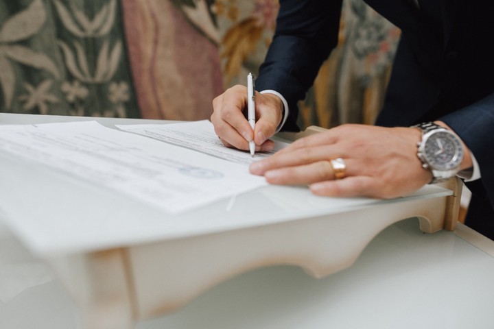 <p class="MsoNormal" style="line-height: 115%;"><span style="font-size: 14.0pt; line-height: 115%; font-family: 'Times New Roman',serif;">Какие выводы можно сделать о человеке, который не использует в своей подписи длинные перечёркивающие или подчёркивающие линии?</span></p>