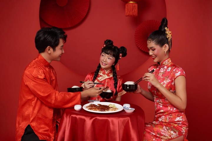 <p class="MsoNormal" style="line-height: 115%;"><span style="font-size: 14.0pt; line-height: 115%; font-family: 'Times New Roman',serif;">Что традиционно едят на китайский Новый год? </span></p>